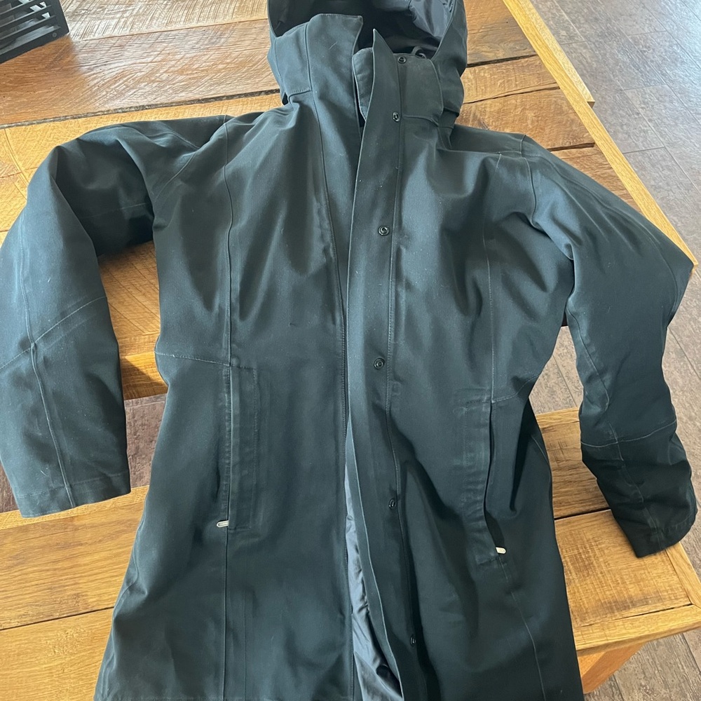 Women’s Patagonia Black Hooded Jacket Tres 3 in 1